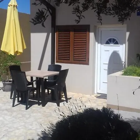 Christine Studio Apartman