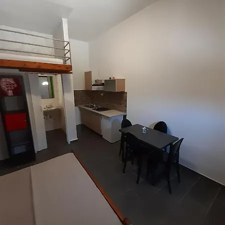 Christine Studio Apartman Apartment *