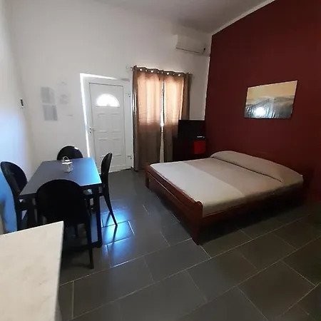 Christine Studio Apartman Apartment