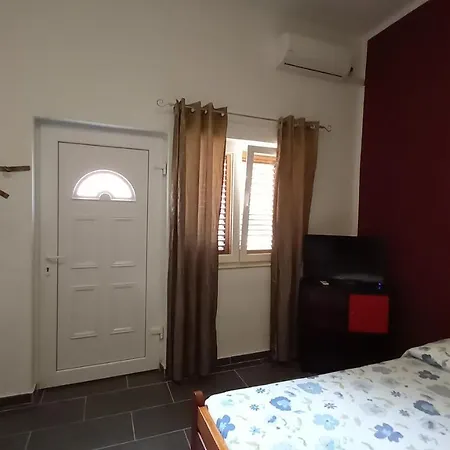 Christine Studio Apartman
