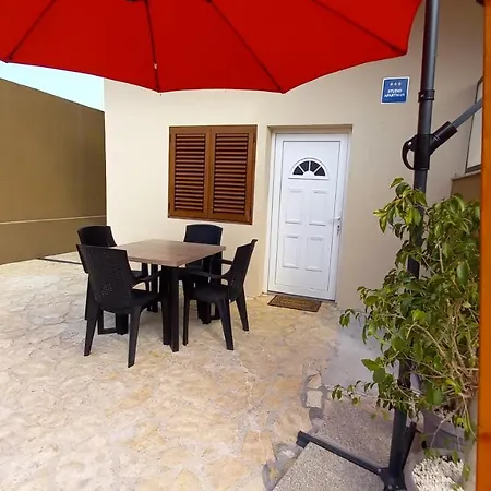 Christine Studio Apartman