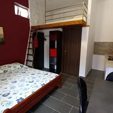 Christine Studio Apartman