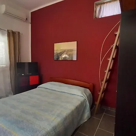 Christine Studio Apartman 公寓 比比涅