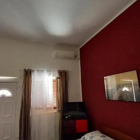 Christine Studio Apartman Apartment