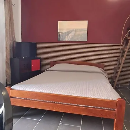 Christine Studio Apartman アパート